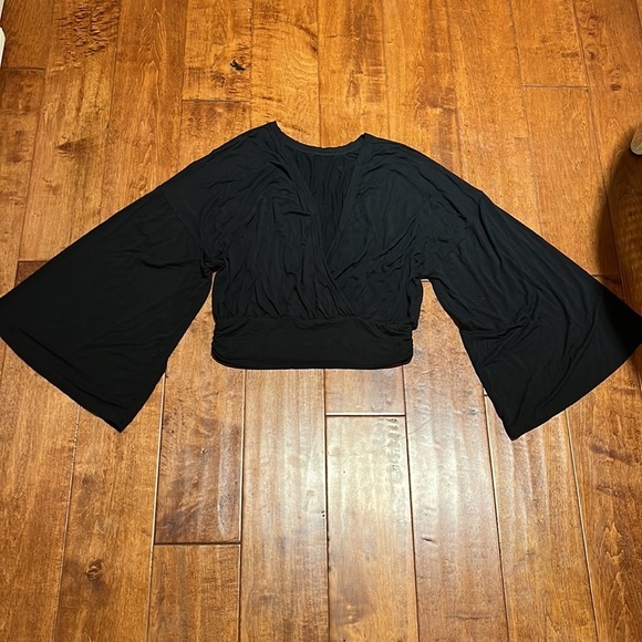 LULU'S Turn of Events Black Reversible Long Sleeves 
Crop Size S - Picture 6 of 12